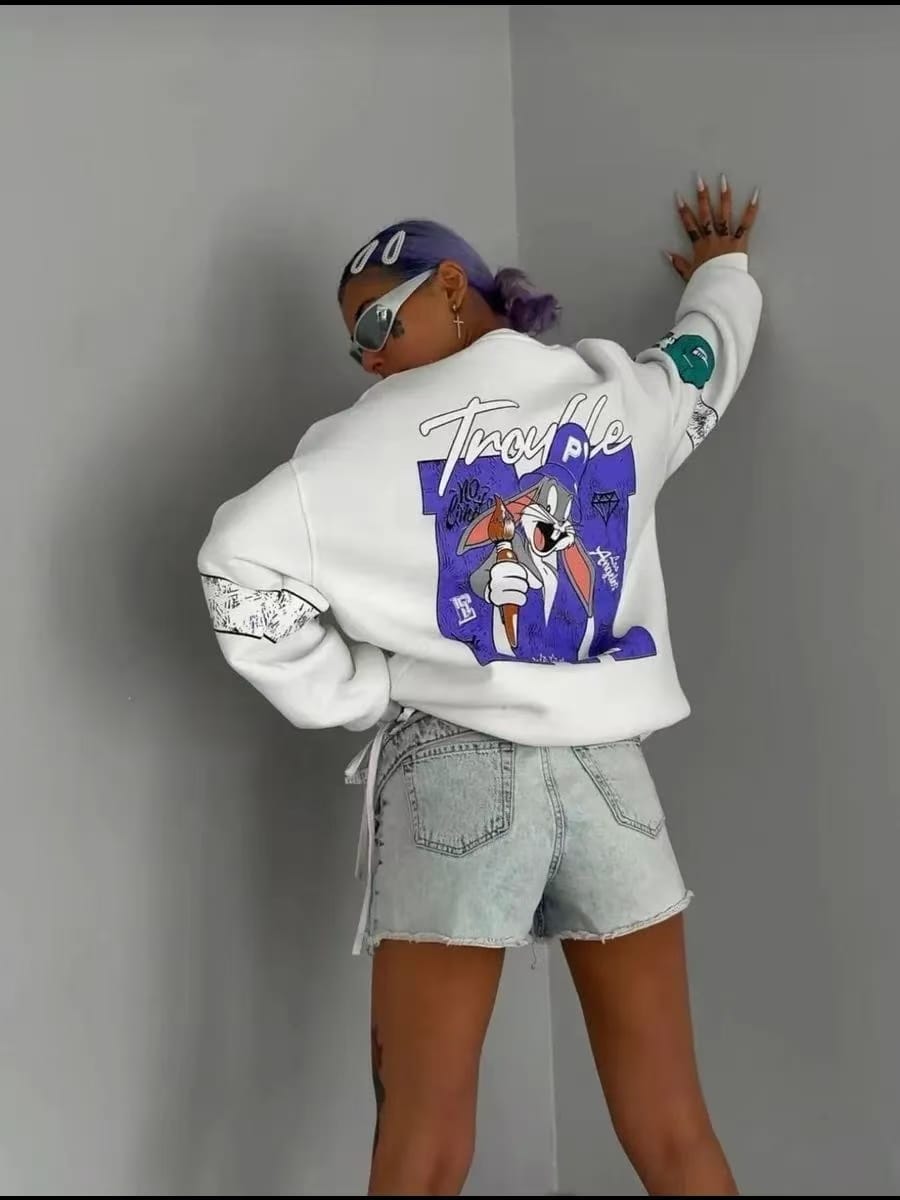 Oversized Graphic Hoodie – Looney Tunes Streetwear Sweatshirt for Women