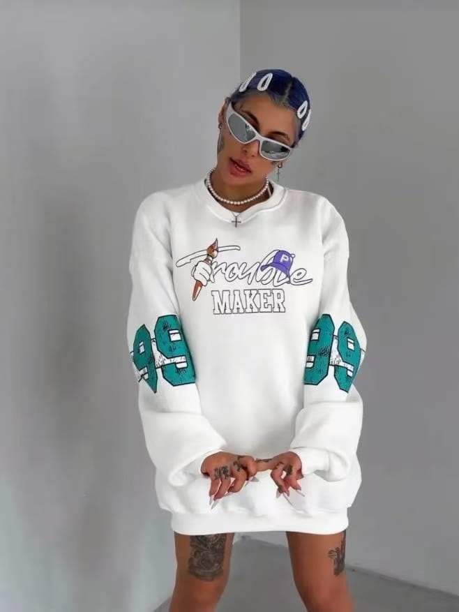 Oversized Graphic Hoodie – Looney Tunes Streetwear Sweatshirt for Women